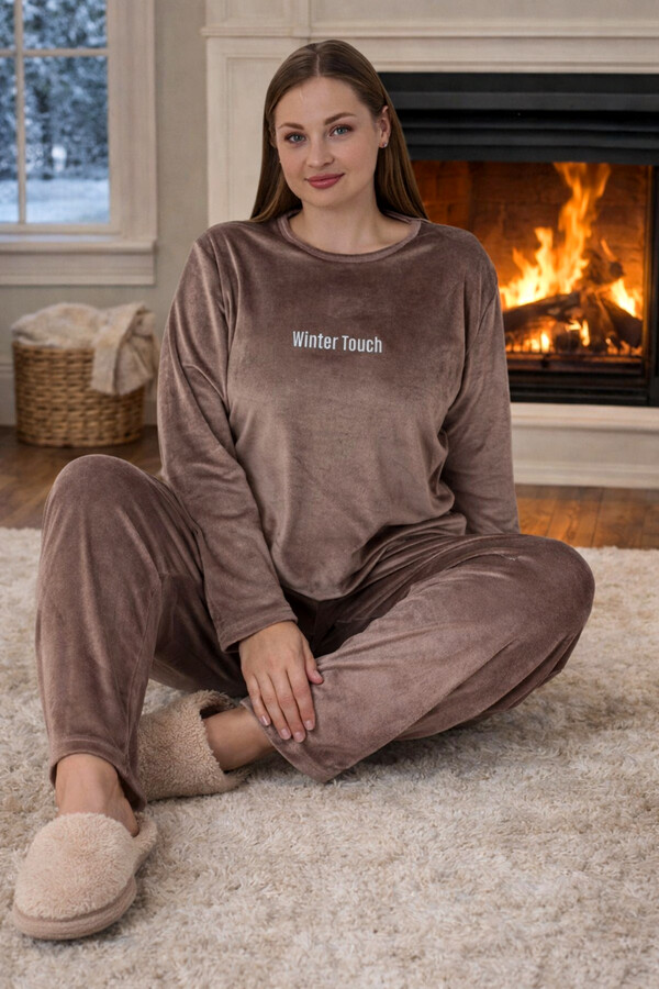 Büyük Beden Kadın Kadife Kumaş Pijama Takımı 13213-2975 Açık Kahverengi - Thumbnail