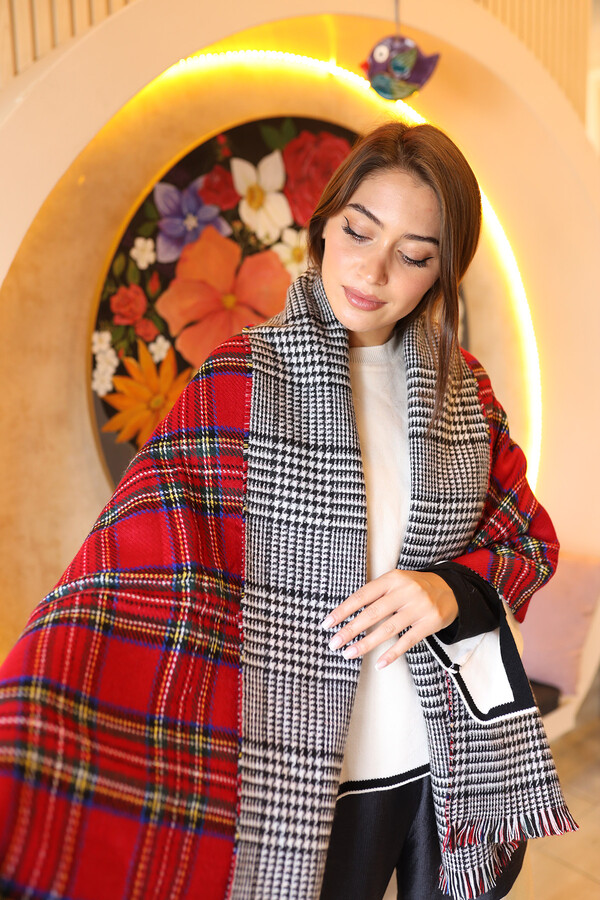 Çift Taraflı Kazayağı Ekose Desenli Atkı Omuz Şalı 70X185 cm 1214 Kırmızı - Thumbnail