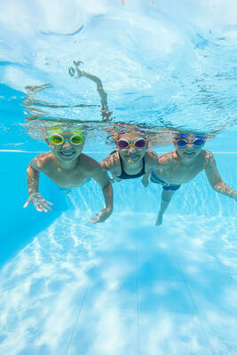 Bestway - Diver Goggles with Orange Strap and Fuchsia/Purple Lenses (1)