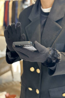 Remsa - Faux Fur Detail Women's Cashmere Gloves ELD-29 - Black (1)