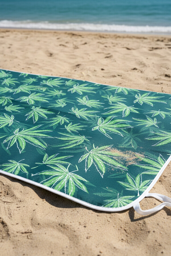 Foldable Waterproof Outdoor Mat for Beach, Camping & Balcony - Thumbnail