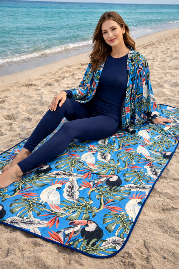 Foldable Waterproof Outdoor Mat for Beach, Camping, and Patio Use - Thumbnail