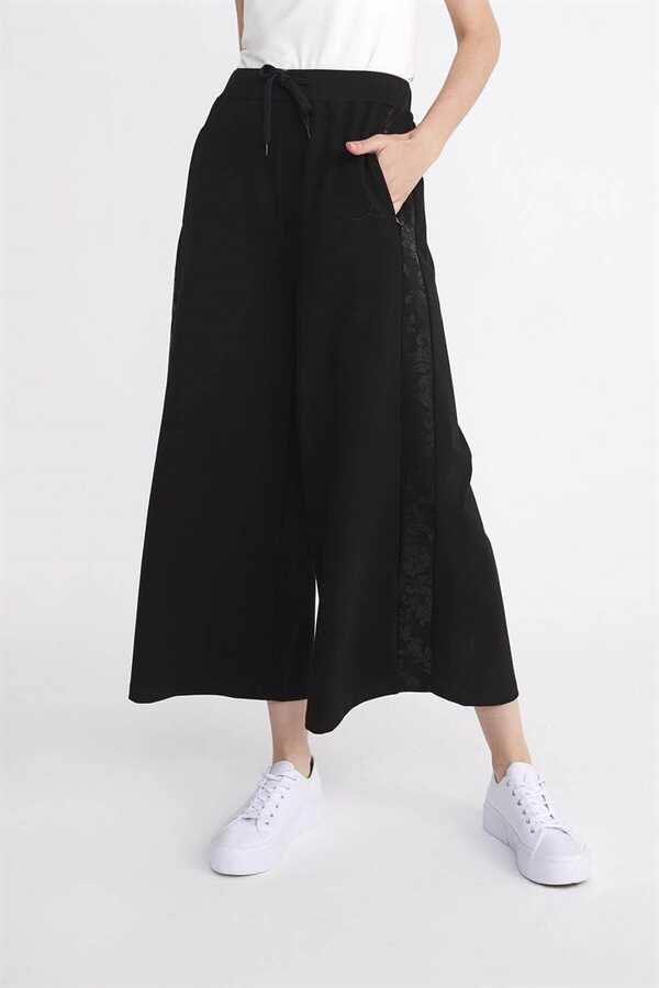 Haşema Siyah Varak Baskı Detaylı Culotte Basıc Pantolon