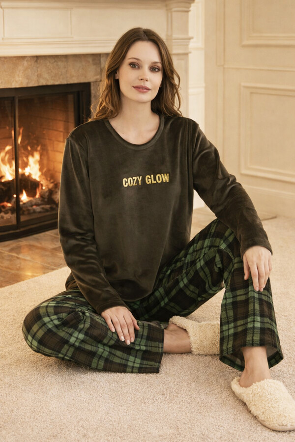 Kadın Desenli Kadife Kumaş Pijama Takımı 13314-2457 Haki - Thumbnail