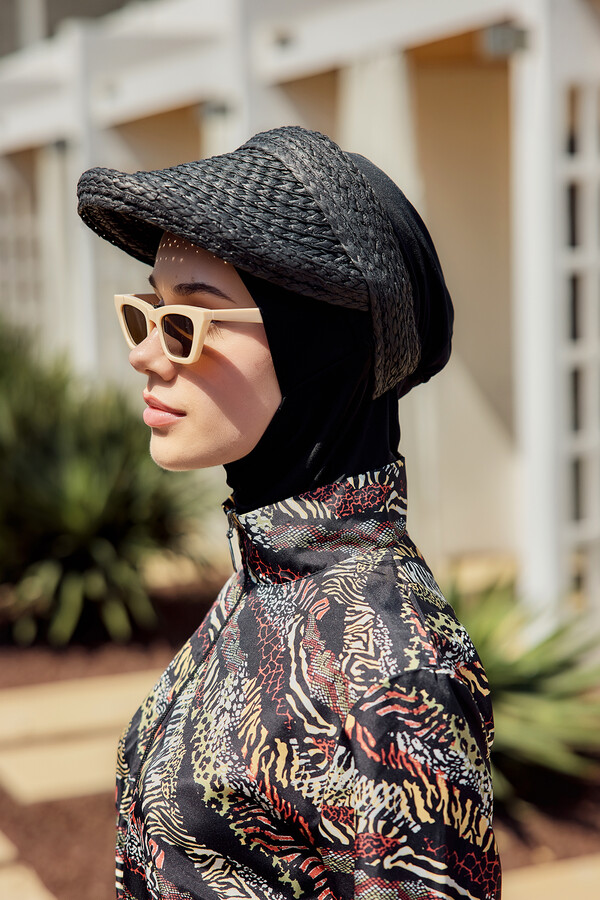 Fold-Detail Visor Straw Hat Sun Protection Accessory - Thumbnail