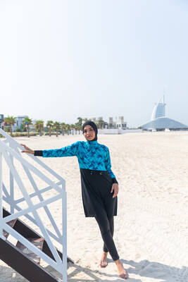 Remsa - Remsa Fully Covered Hijab Swimsuit R036 Black Berrin (1) Remsa - Remsa Fully Covered Hijab Swimsuit R036 Black Berrin (1)