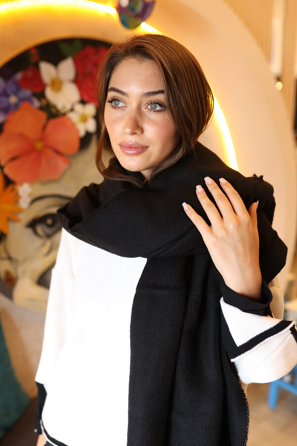 Black sales shoulder shawl