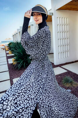 Remsa - Remsa Tesettür Mayo Üzerine Tek Kaftan Kimono Pareo Beyaz RP036 Leopar Remsa - Remsa Tesettür Mayo Üzerine Tek Kaftan Kimono Pareo Beyaz RP036 Leopar