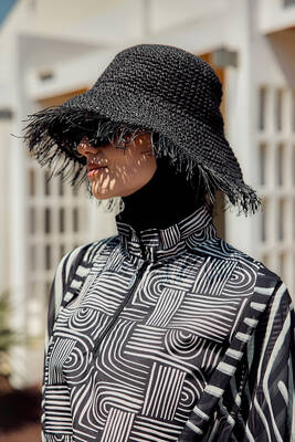 Remsa - Saçak Püskül Detaylı El Örgü Hasır Şapka RŞ-2097 Siyah01 Remsa - Saçak Püskül Detaylı El Örgü Hasır Şapka RŞ-2097 Siyah01