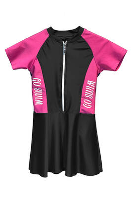 Remsa - UV Korumalı Etekli Taytlı Kısa Kol Kız Çocuk Mayo Mira 1511 Siyah Fuşya (1) Remsa - UV Korumalı Etekli Taytlı Kısa Kol Kız Çocuk Mayo Mira 1511 Siyah Fuşya (1)