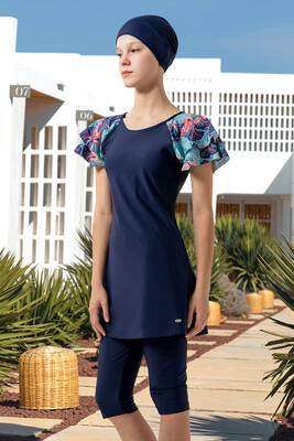 Adasea - UV Korumalı Genç Kız Kısa Kollu Yarı Kapalı Tesettür Mayo 1905 Koyu Lacivert01 Adasea - UV Korumalı Genç Kız Kısa Kollu Yarı Kapalı Tesettür Mayo 1905 Koyu Lacivert01