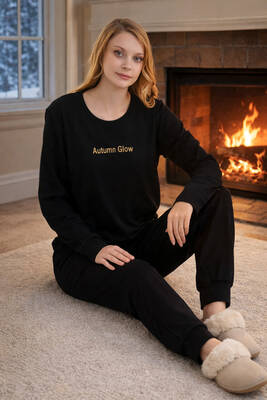 Remsa - Women's Velvet Pajama Set in Black
