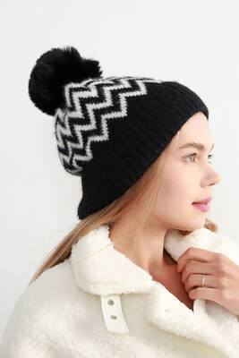 Remsa - Zigzag Pattern Women's Beanie with Pompon Detail RKŞ-19 - White Black